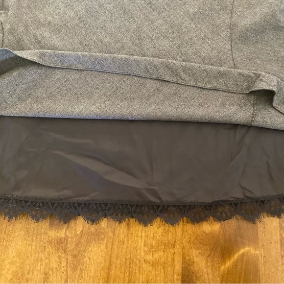 Banana Republic Wool/Rayon Skirt. A-line cut..
Size 16. Brown. - Picture 3 of 9